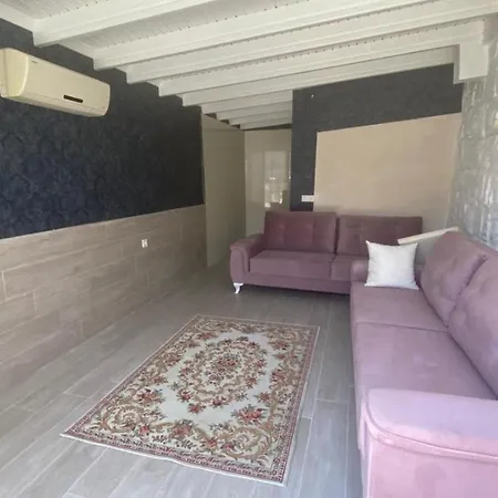 Comfortable House With Private Beach And Garden In Apartmán *