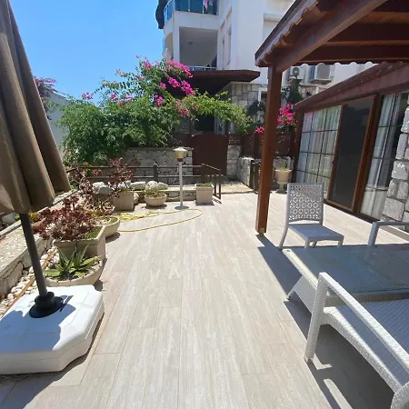 Comfortable House With Private Beach And Garden In Apartmán Bodrum
