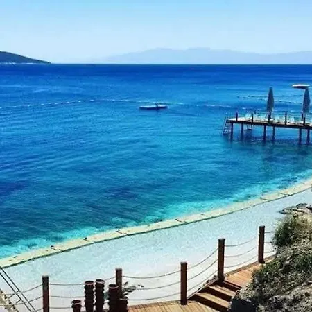 Apartmán Comfortable House With Private Beach And Garden In *